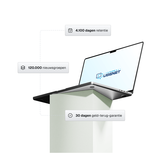 Een laptop staat open op een vierkante sokkel. Het Pure Usenet-logo staat op het scherm en drie vakken zweven eromheen met de teksten 4.100 dagen retentie, 120.000 nieuwsgroepen en 30 dagen geld-terug.